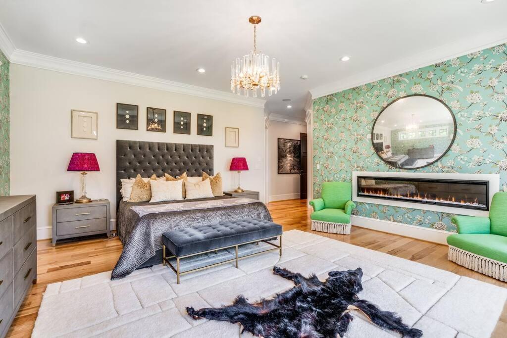 Luxury Mountain Mansion, 7br, 8 King Beds, 10000sf, Views, Pool, Sport Court, Gym, Sauna, Petting Zoo Holiday home Blue Ridge