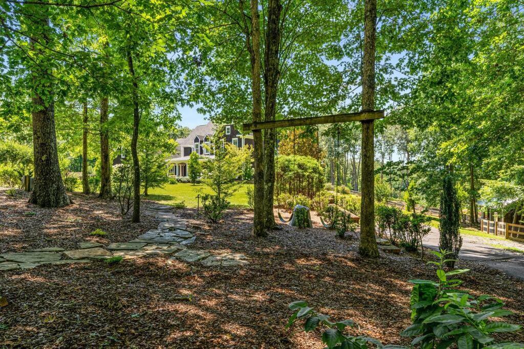 Holiday home Luxury Mountain Mansion, 7br, 8 King Beds, 10000sf, Views, Pool, Sport Court, Gym, Sauna, Petting Zoo *